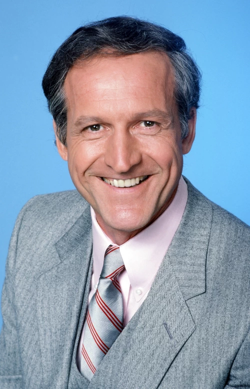 Daniel J Travanti